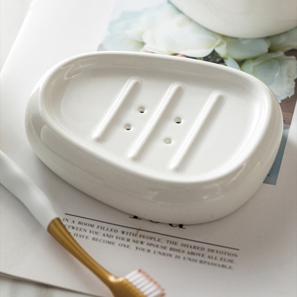 Keramikset – tvålpump, mugg och tvålfat i minimalistisk design
