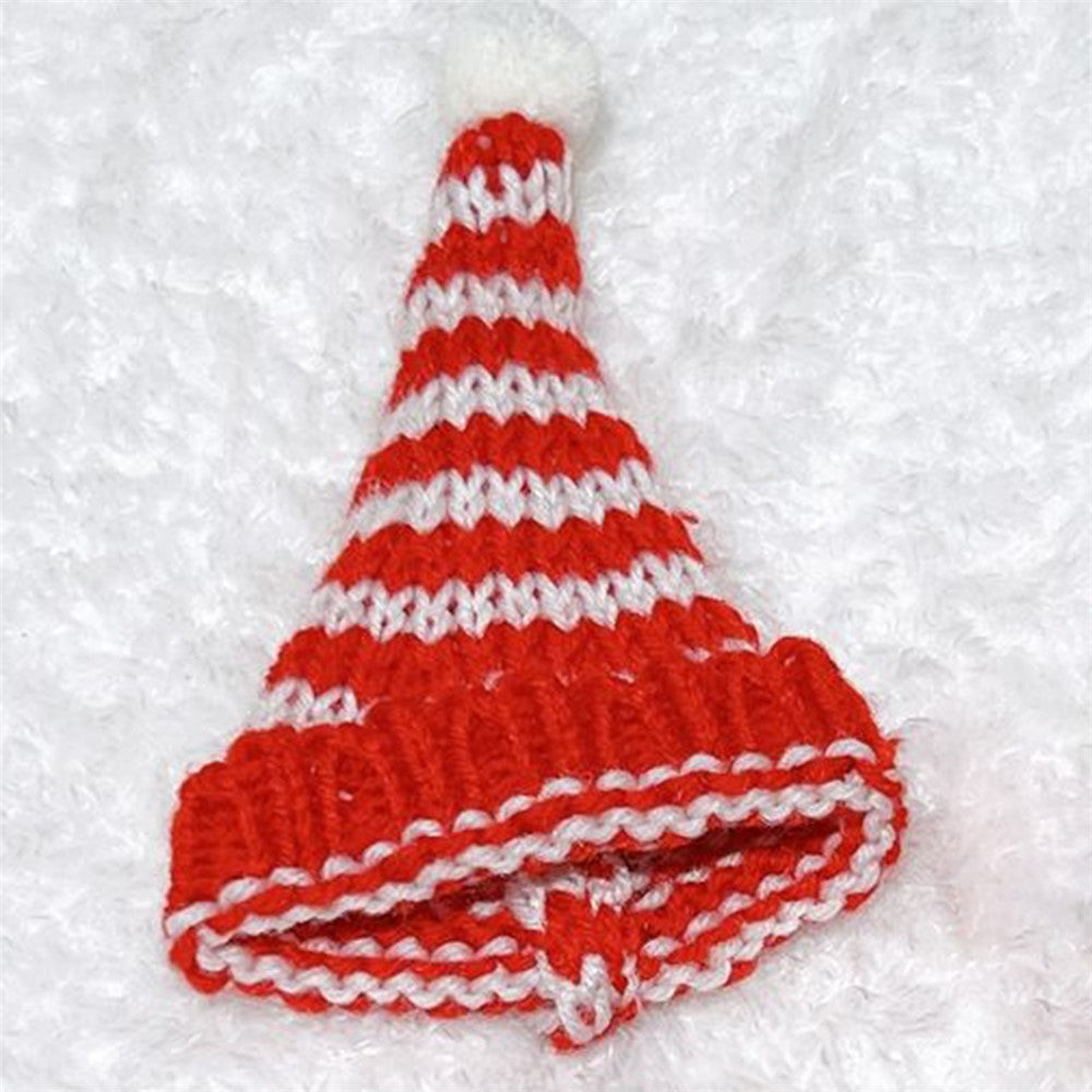 Dockmössa – stickad för 17cm sittande docka (ingen docka)