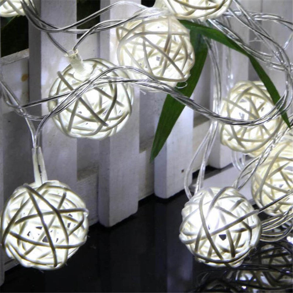 Ljusslinga – 20 LED rottingkulor 2,5m batteridriven