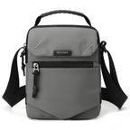 Vattentålig crossbody-väska – grå