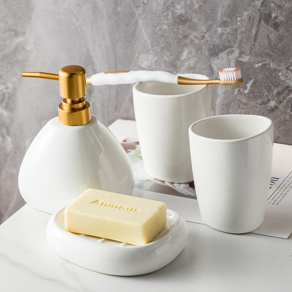 Keramikset – tvålpump, mugg och tvålfat i minimalistisk design