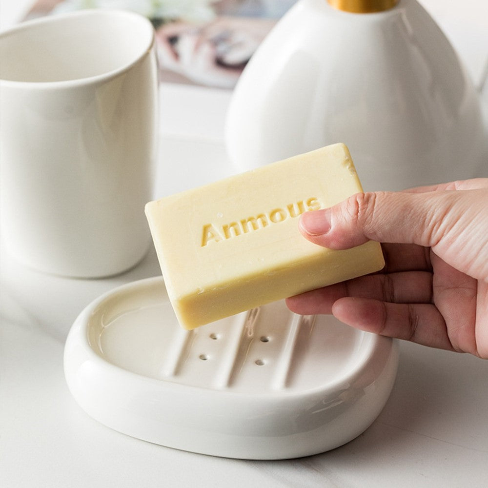 Keramikset – tvålpump, mugg och tvålfat i minimalistisk design