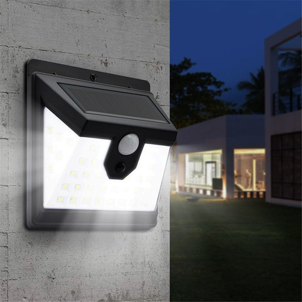 Solcellslampa – 40 LED med rörelsesensor, väggmonterad